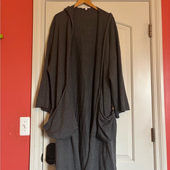 LUNYA Women's Hooded Oversized Cardigan in Charcoal Gray. Cotton Silk Blend. - Picture 2 of 6